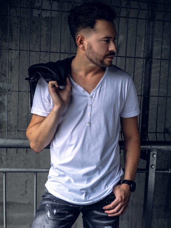 Bílé pánské bavlněné tričko bez potisku s výstřihem do V Bolf 4049A2